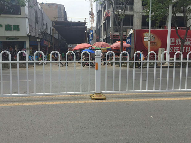 道路護(hù)欄底座的重要性及性能特點