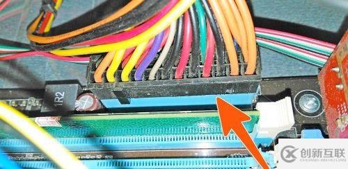 電腦機(jī)箱線怎么接主板
